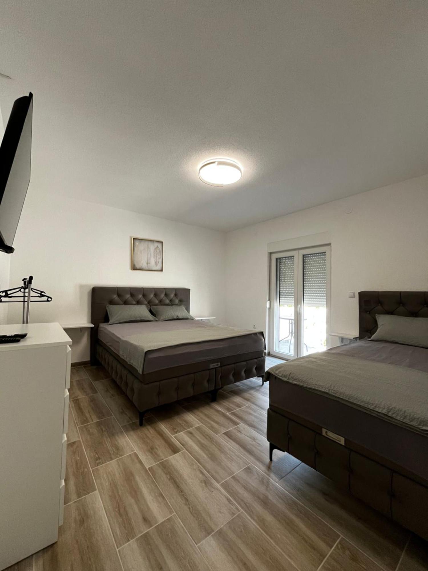 Twin Apartments Ivanica Exterior photo