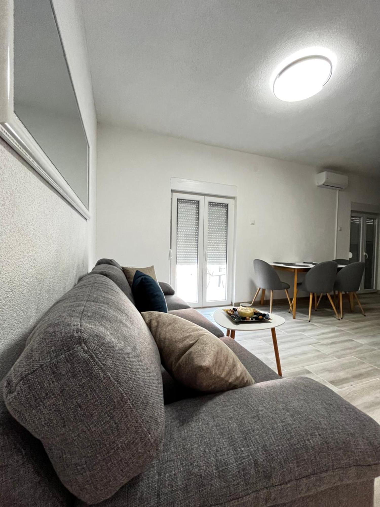 Twin Apartments Ivanica Exterior photo